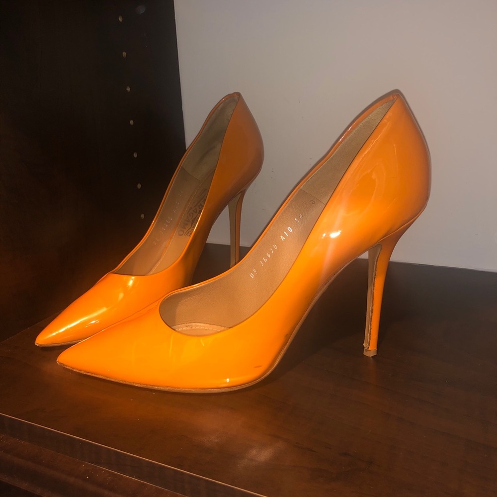 🧡FERRAGAMO🧡 Orange Susi Patent Pumps